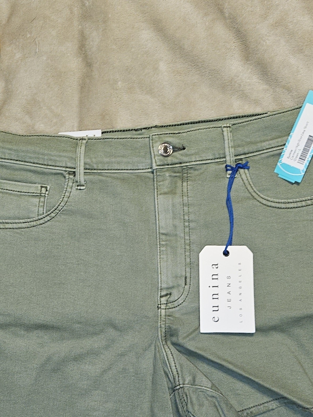 eunina Women's Slim Straight Shorts in Olive Green